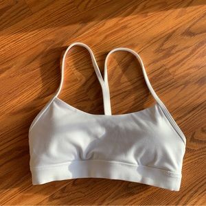 Lululemon flow y bra size 4 white sport bra